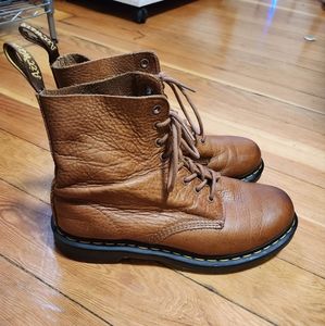 Tan 1460 Size 10 Doc Martens